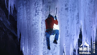 他们找到挪威最高的冰瀑布，用两个钩子爬了上去！