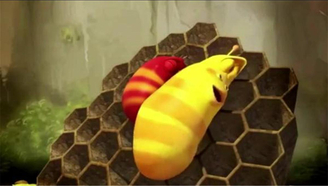 爆笑虫子：虫虫偷吃蜂蜜，抢着被蜜蜂挨打，反被被蜜蜂爆蛰
